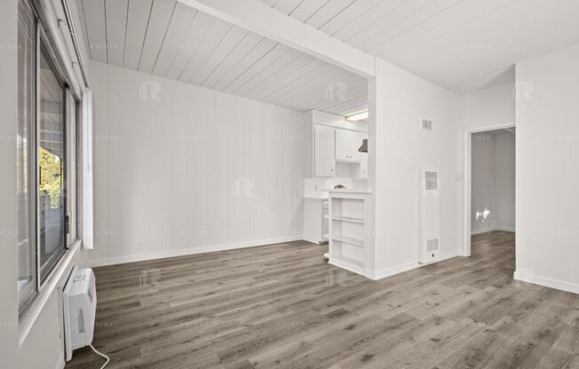 (Anna) 4135 Laurel Canyon Blvd