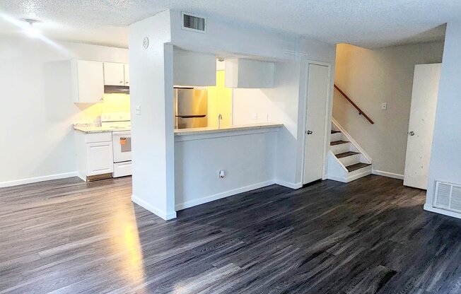 1907 HEARTHSTONE DR
