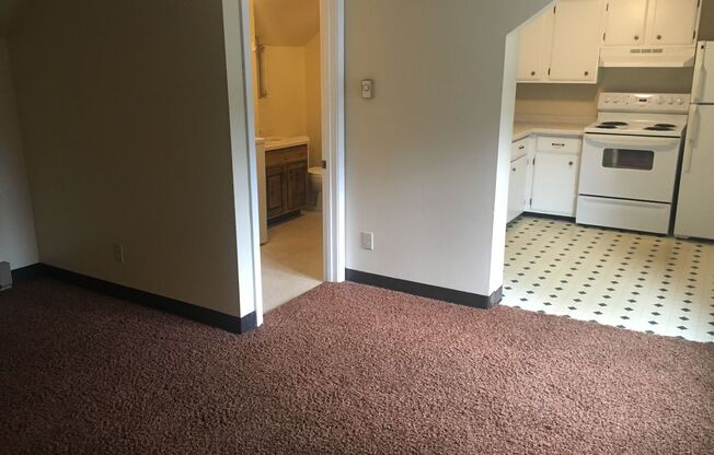 2 beds, 1 bath, 780 sqft, $825