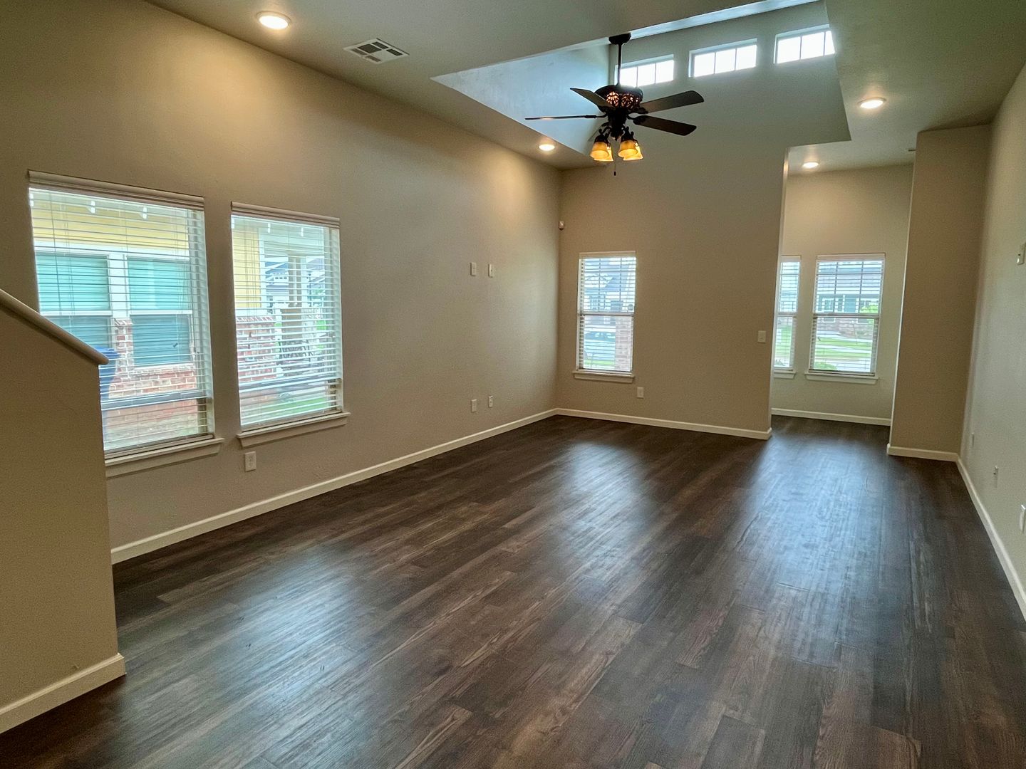 Large 3 Bed, 2 Bath in Beautifully Well-Maintained Neighborhood