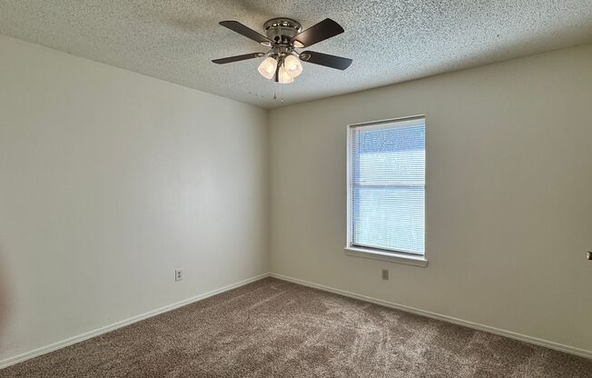 2 beds, 1 bath, $1,095