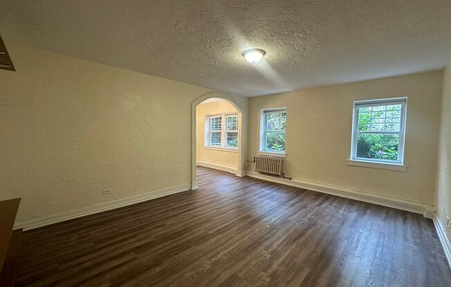 1 bed, 1 bath, 708 sqft, $1,330, Unit King Edward Annex 18