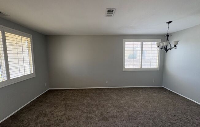 4 Bedroom with NEW Carpet & Paint