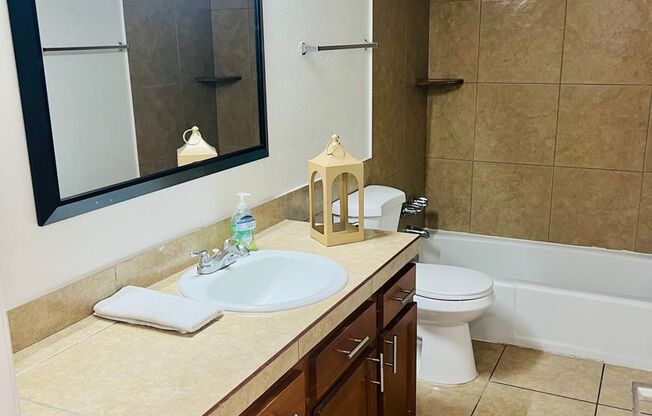2 beds, 2 baths, 940 sqft, $1,449, Unit 202