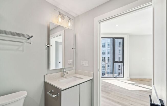 2 beds, 1 bath, $2,700, Unit 206