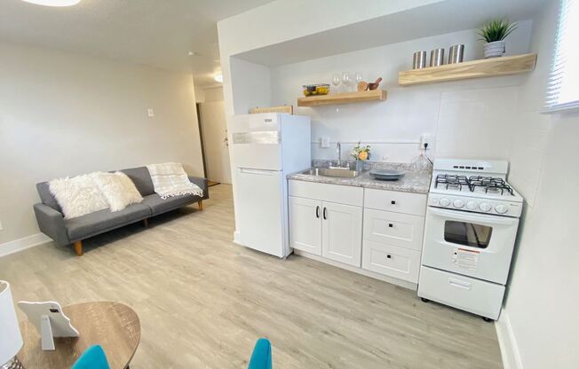 1216 E Seneca Avenue #6
