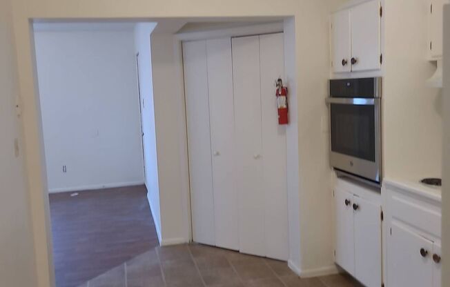1859 E CHEERY LN