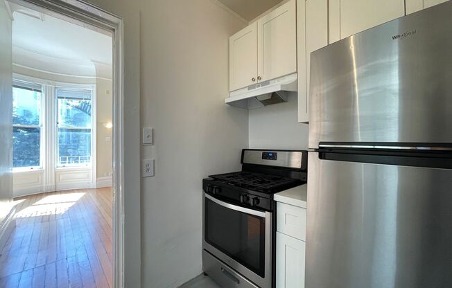 2 beds, 1 bath, $3,995, Unit 05