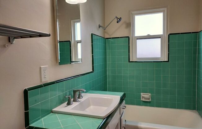 South Park Area 2 Bedroom Cottage w/Garage