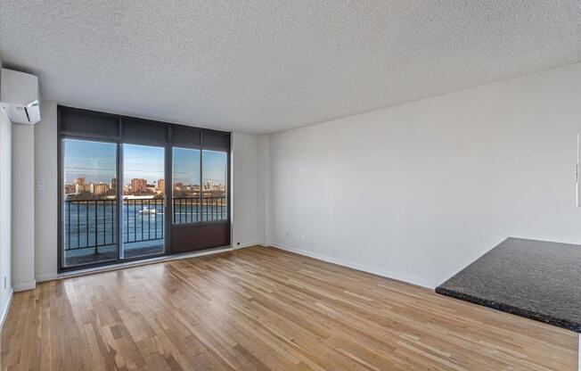 2 beds, 2 baths, $4,200, Unit 14R