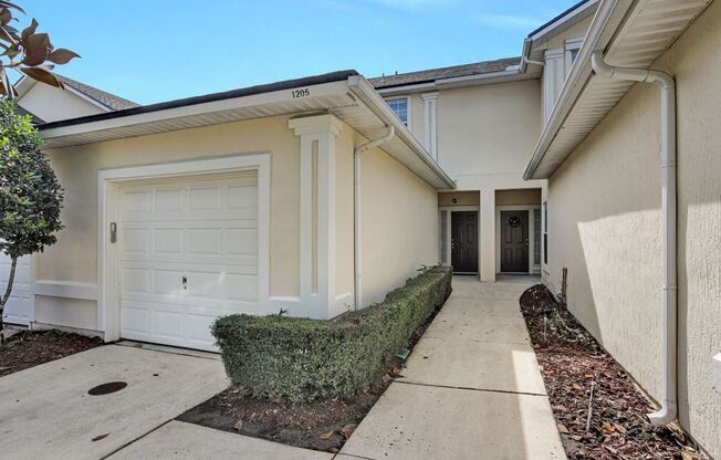 2 bedroom/ 2.5 bathroom in gated St Johns county!