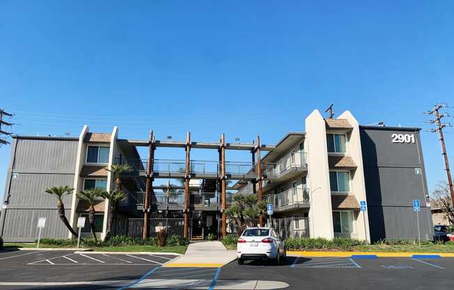 Front Entrance of Moonraker Apartments