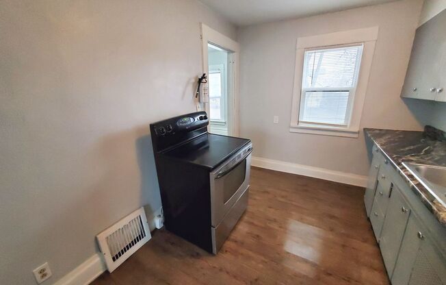 2 beds, 1 bath, $775