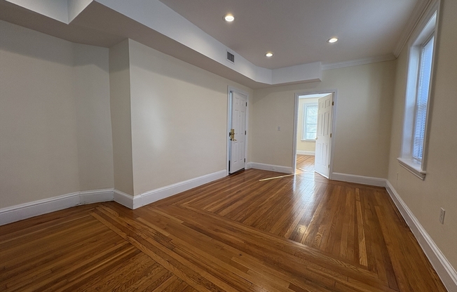 4 beds, 2 baths, 1,200 sqft, $6,000, Unit 301