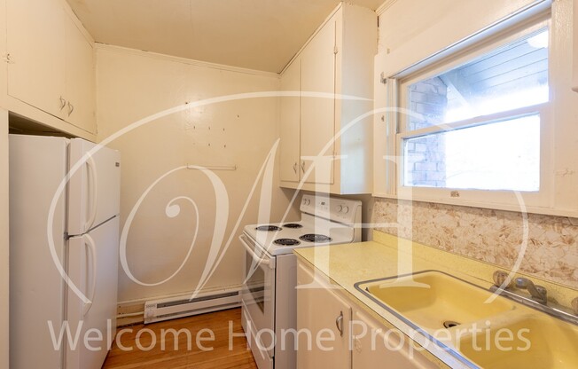 Studio, 1 bath, 450 sqft, $1,095, Unit 916 Penrose - Apt 3 (studio)