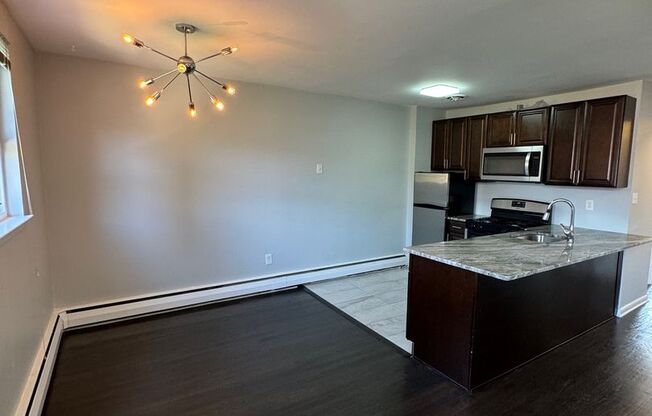 2 beds, 1 bath, 900 sqft, $1,395, Unit A3D