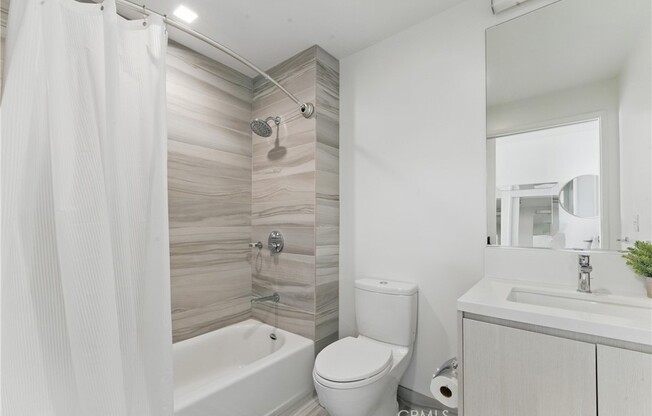 2 beds, 2 baths, 1,353 sqft, $5,500, Unit 1010
