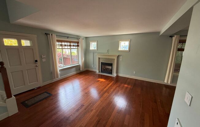 Modern 3bd Home Close to Woodland Park Zoo!