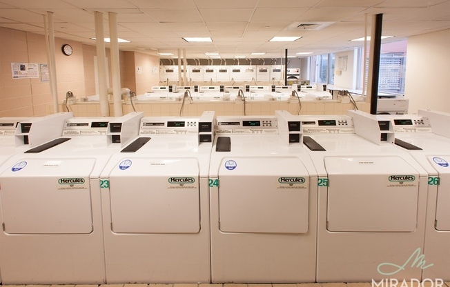 2 beds, 2 baths, $9,300, Unit 1711