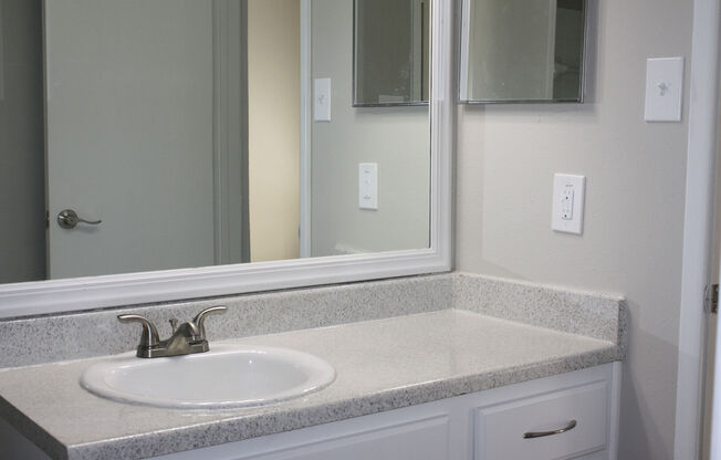 2 beds, 1 bath, 910 sqft, $1,456