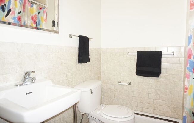 2 beds, 1 bath, 925 sqft, $1,389, Unit 1B
