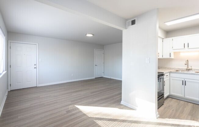 2 beds, 1 bath, 900 sqft, $1,049, Unit 361-21-7A