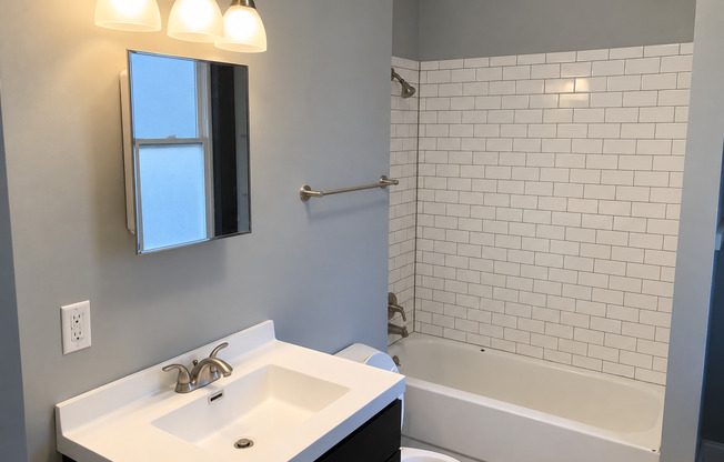Spacious 4 Bedroom 2 Bathroom Home in Minneapolis!