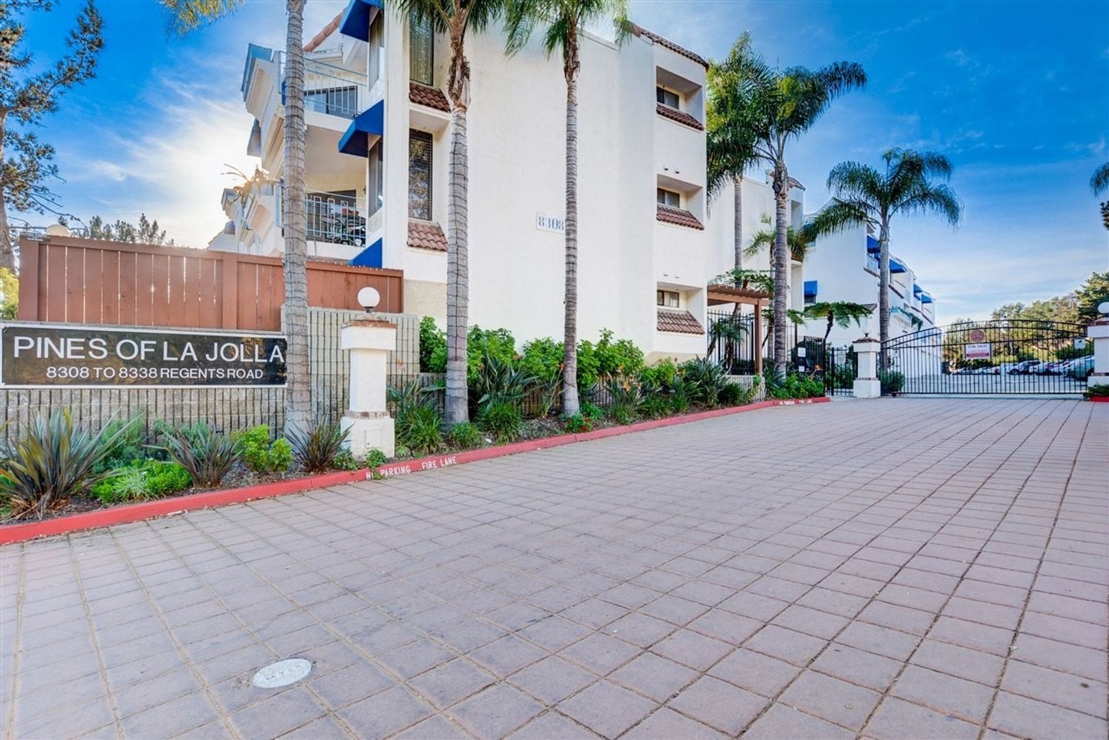 Best Priced 2 Bedroom Condo in the Heart of UTC