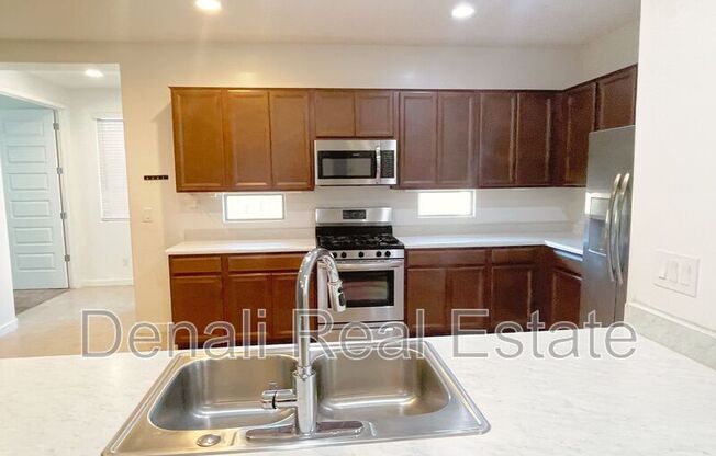 2239 W DONNER DR