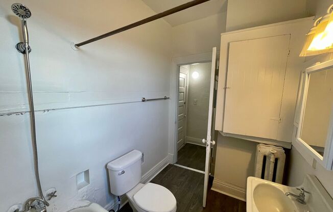 1 bed, 1 bath, $655, Unit E