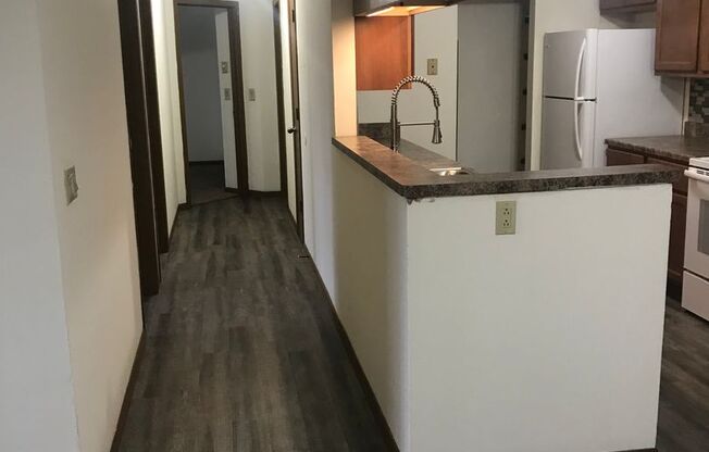 3 beds, 1 bath, 1,040 sqft, $1,695, Unit 3172-304