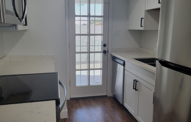 2 beds, 1 bath, 1,000 sqft, $1,000, Unit 39-117