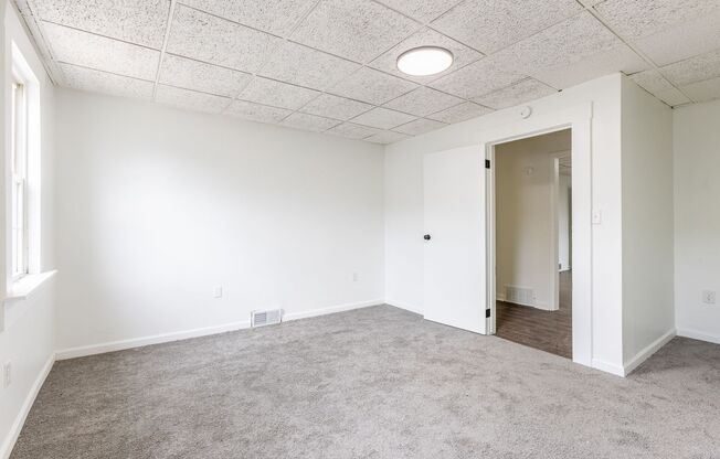 2 beds, 1 bath, $1,299, Unit Apt 1