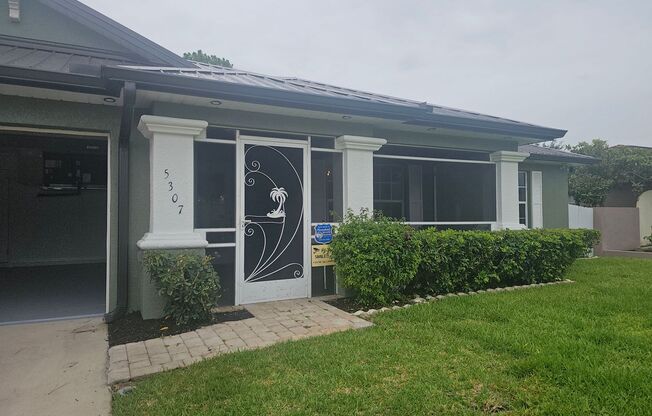 3+Den 2 Bath 2 Car Garage Fenced in ANNUAL RENTAL!