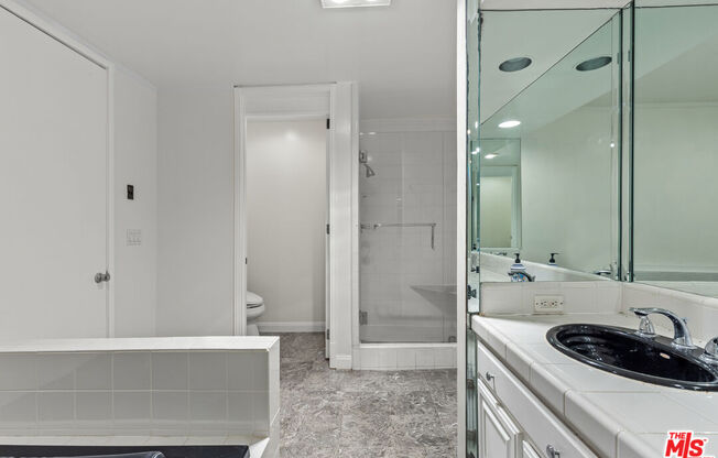 1260 S BEVERLY GLN BLVD