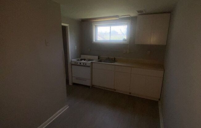 2 beds, 1 bath, $995