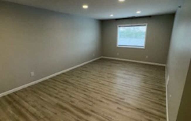 2 beds, 2 baths, $1,250, Unit Unit A