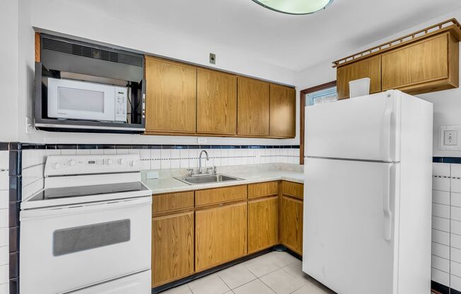 3 beds, 1 bath, $1,550