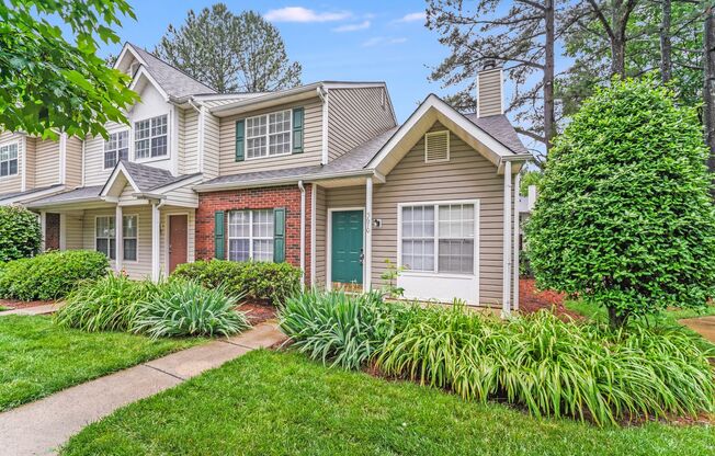 Prescott Village 3-Bed, 2-Bath End-Unit – Spacious, Stylish & Full of Character