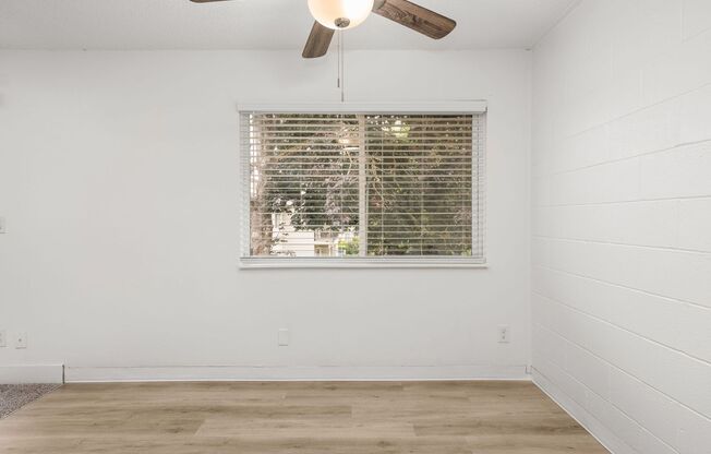 2 beds, 1 bath, 700 sqft, $1,335, Unit 04