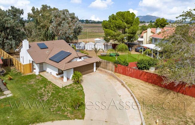 Charming Single-Story 3 Bed / 2 Bath Home In Moreno Valley!