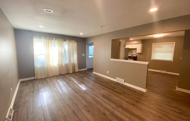 3 beds, 1.5 baths, 900 sqft, $1,795, Unit 5653 Lower