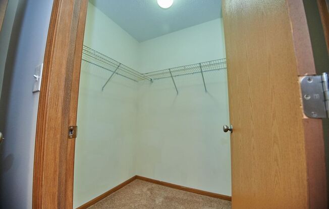 2 beds, 2 baths, 975 sqft, $1,115, Unit 412