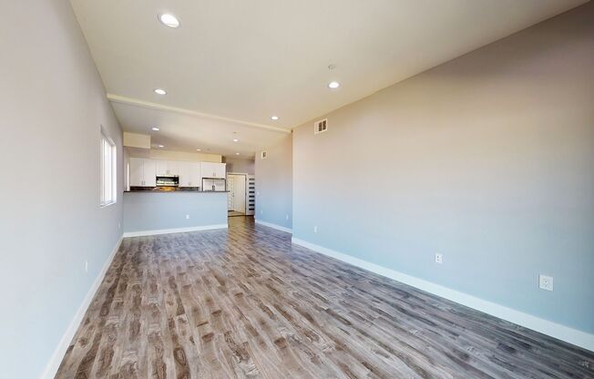 3 beds, 3.5 baths, $4,095, Unit 5