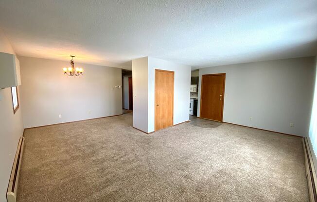 2 beds, 1 bath, $800, Unit 1