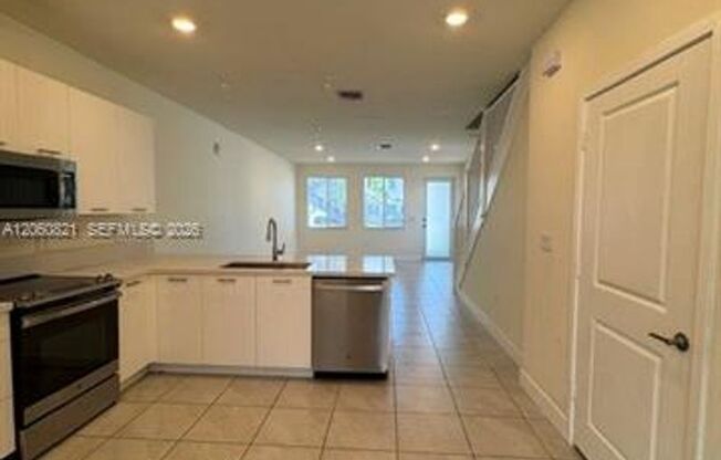 10270 NW 66th St cu-101, Doral, FL 33178