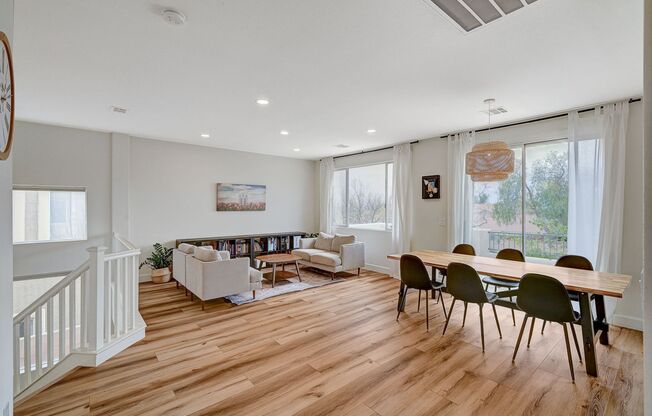Gorgeous 3 bedroom 2.5 bath split level home in Summerlin!