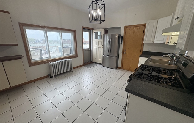 573 SHIRLEY ST