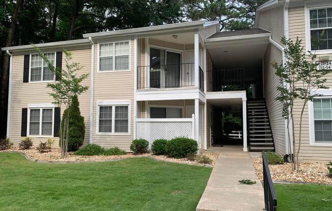 712 Ridgefield Dr: AVAILABLE NOW! Beautiful 1BR, 1BA condo on the 1st floor for rent in desirable Peachtree City!