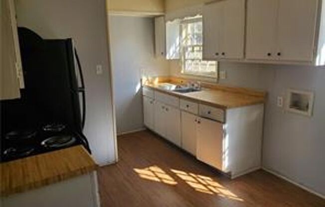 2 beds, 1 bath, $940